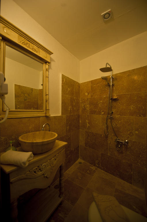 Mahzen Hotel Ayvalı Rom bilde